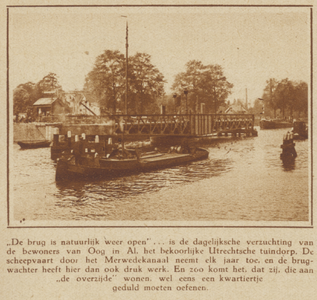 873076 Gezicht op de opengedraaide Muntbrug over het Merwedekanaal te Utrecht.